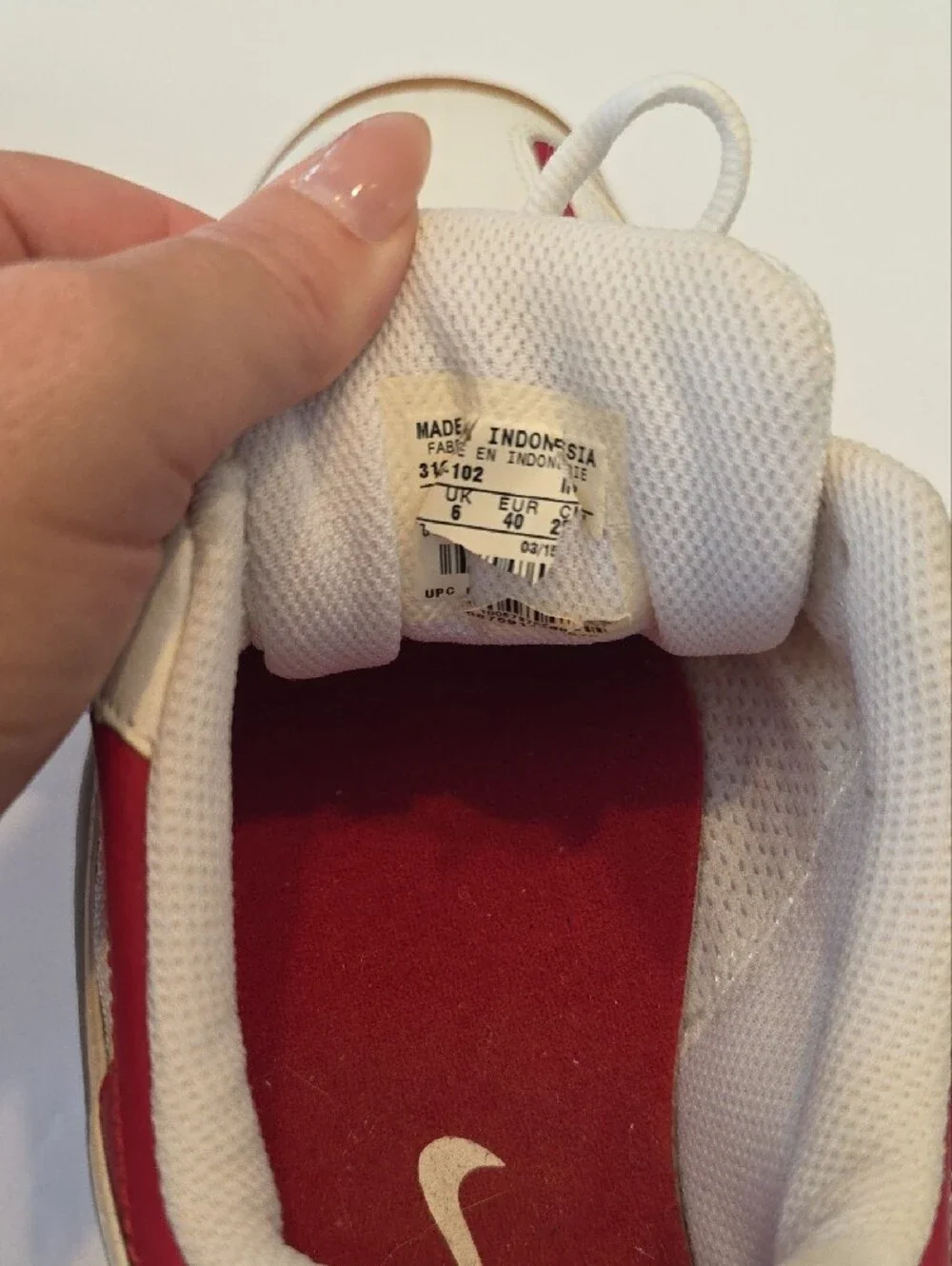Nike Multi Court 7 Vintage White Red Indoor Sports Gym Sneakers Womens Size 8.5